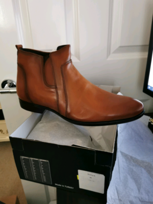 where are deckard shoes made